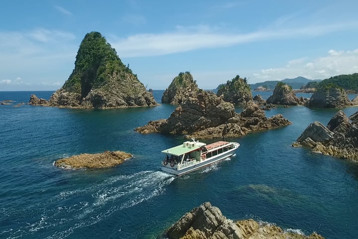Uradome Coast Island Tour Pleasure Boat (Tottori)