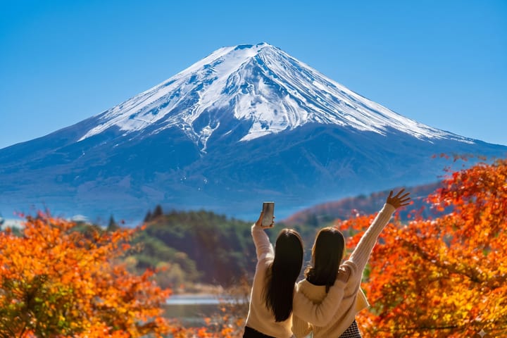 (1人成团, 中文导游) 富士山360度全景打卡秘境一日游: 新仓山浅间公园, 河口湖, 大石公园, 罗森富士山, 大渊笹场, 白糸瀑布 (东京出发)