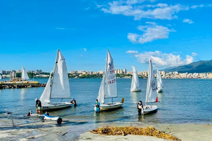 New Taipei: Tamsui and Bali Riverside Sailing Experience
