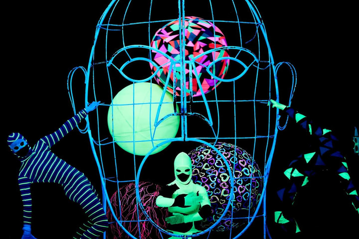 WOW show black light theater in Prague