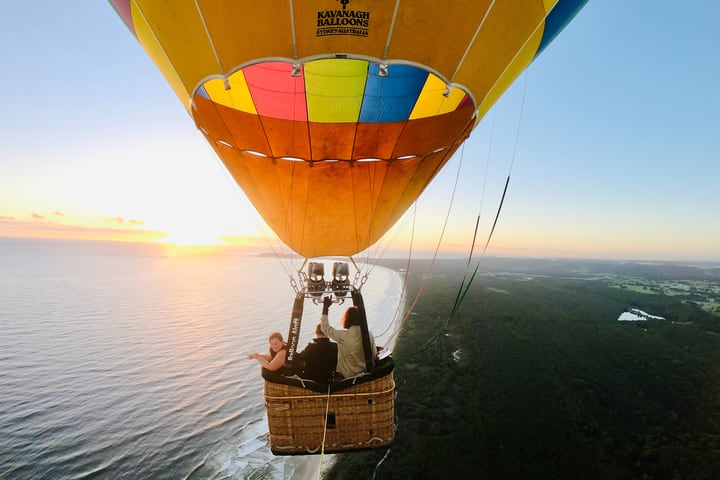 Byron Bay Sunrise Air Balloon Experience with Breakfast