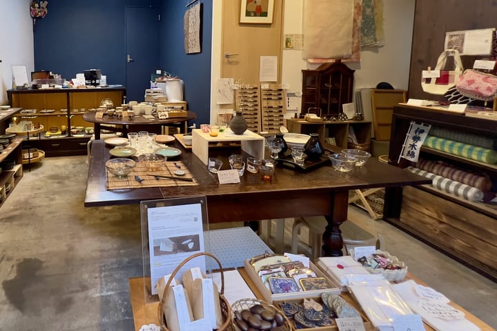 Traditional Japanese Crafts Making Experience in Tokyo