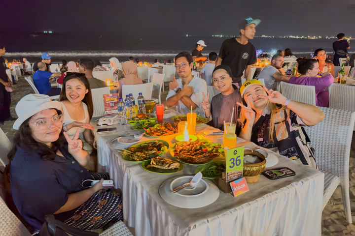 Bersantap Seafood dan Menyaksikan Sunset di Jimbaran