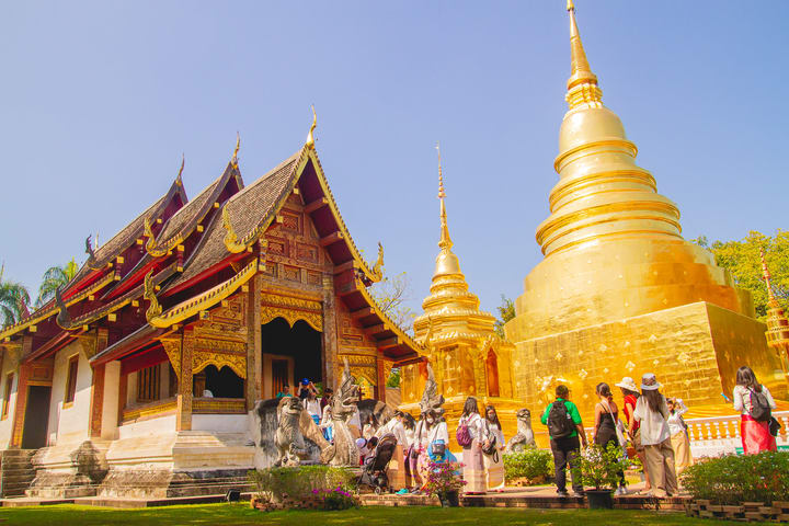 Chiang Mai Old City & Temples Guided Walking Tour (3 Jam)