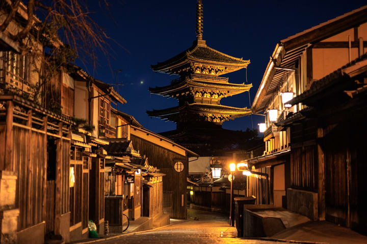 Tur Sehari: Fushimi Inari Taisha, Seribu Torii & Gion Hanamikoji pada Malam Hari & Kuliner Malam