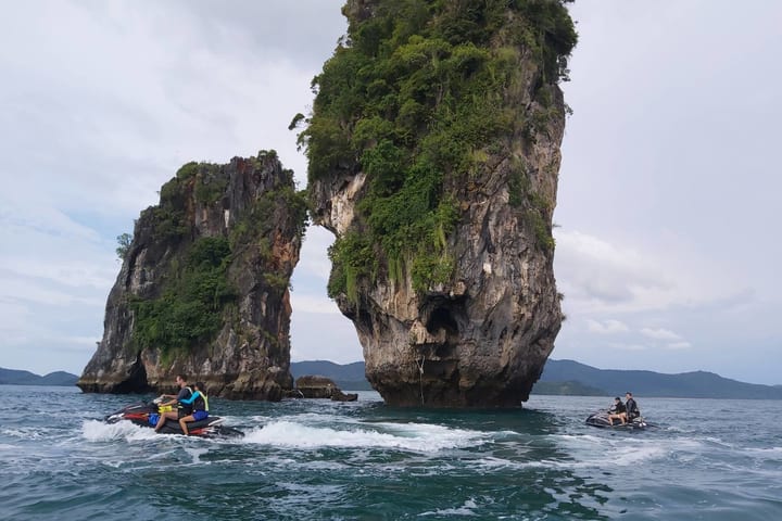 Jet Ski Island Hopping 4 Jam di Phuket dengan Transfer