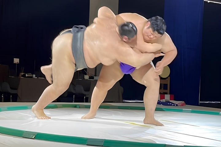 Osaka Sumo Show: Sumo Experience, Kimono Dress-Up & Chanko Nabe