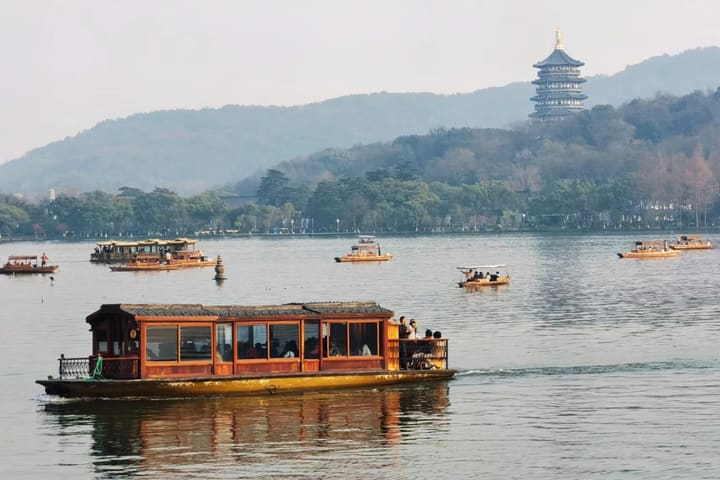 Tur Kelompok Kecil Setengah Hari Danau Barat Hangzhou dan Tiga Kolam Memantulkan Bulan (termasuk pengalaman naik perahu)