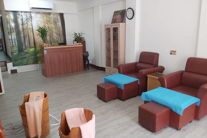 Taichung: Enjoy Royal Health Club Massage Experience