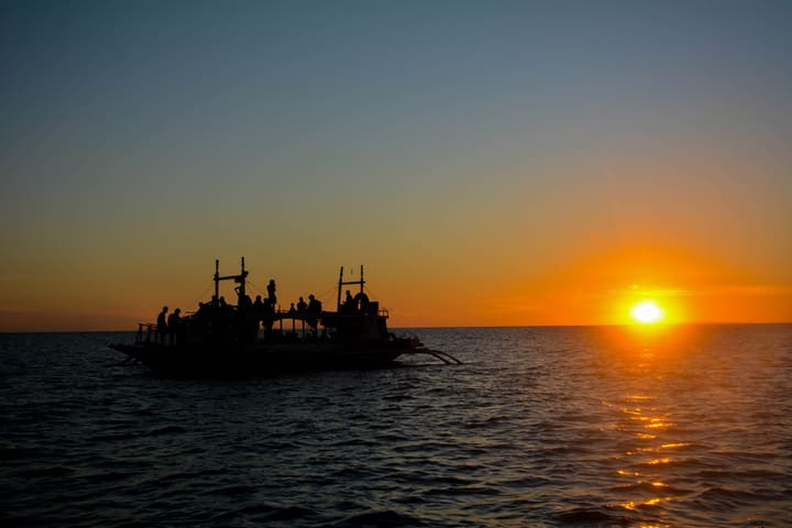 Boracay Sunset Cruise dengan Kayak, Paddle Board, dan Mermaid Tail