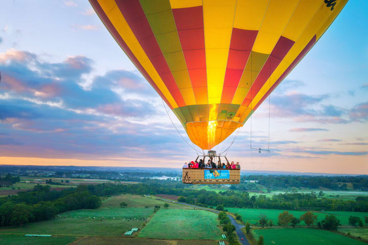 Hot Air Balloon Sunrise Flight di Camden Valley
