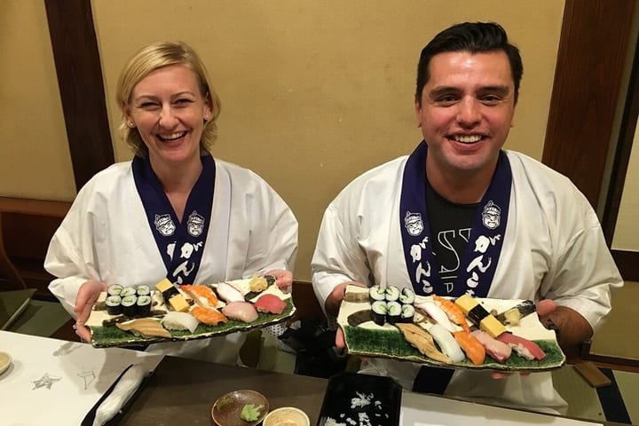 Tur Setengah Hari Tokyo Tsukiji Outer Market dengan Pembuatan Sushi
