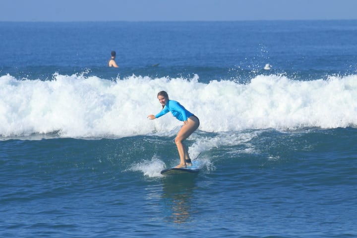 We Surf Bali冲浪学校在坎古的冲浪课程