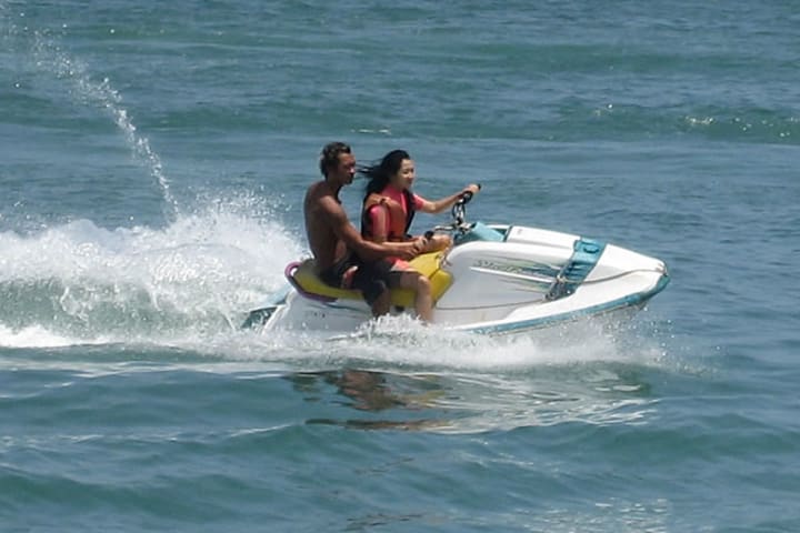 Bali Watersport dengan Gratis Naik Glass Bottom Boat ke Tanjung Benoa (Turtle Island)