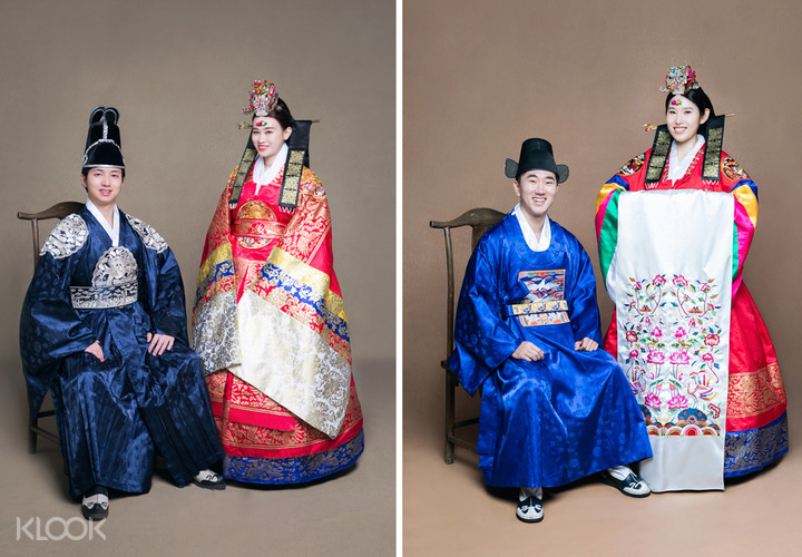 Kyongbokkung Palace / Couple Dressed in Traditional Wedding Costumes,  Seoul, South Korea Stock Photo - Alamy