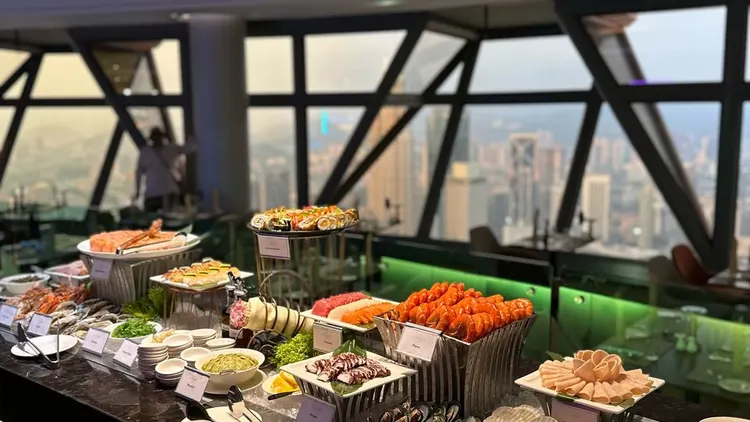 Makan Siang Keluarga