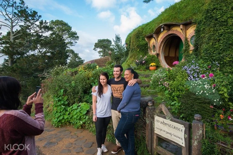 Private Hobbiton Hamilton Gardens Tour With Auckland Hotel Pick