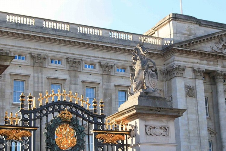 Buckingham Palace Walking Tour With State Rooms And English