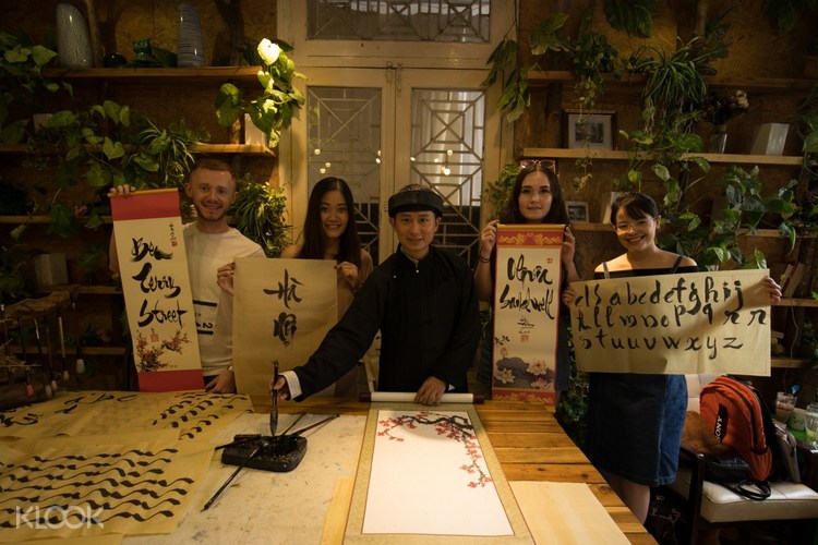Traditional Vietnamese Calligraphy Class In Hanoi