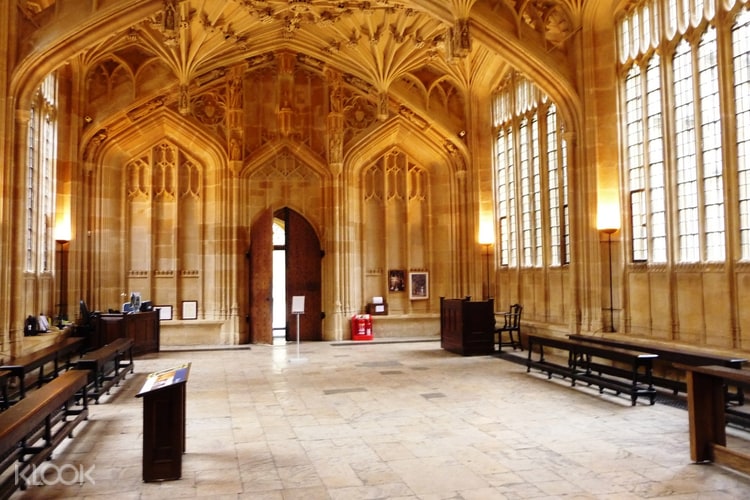 Harry Potter Private New College Walking Tour In Oxford