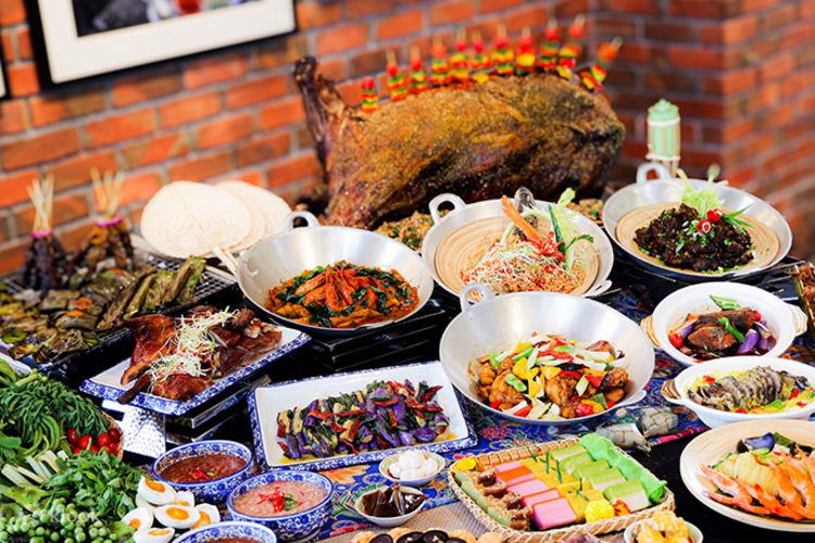 Chinese top buffet table