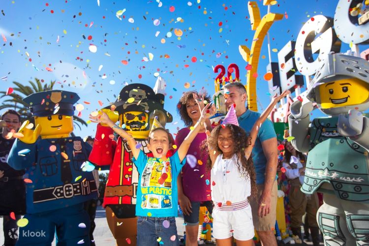 Shared Round Trip Transfers between Los Angeles and Legoland by Starline Klook