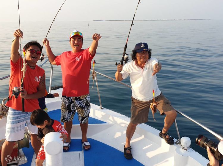 Octopus Fishing and Sunset Dinner Cruise Experience in Penghu