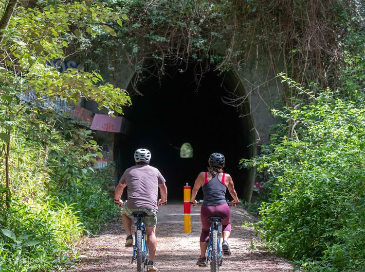 Glow 2025 worm bikes