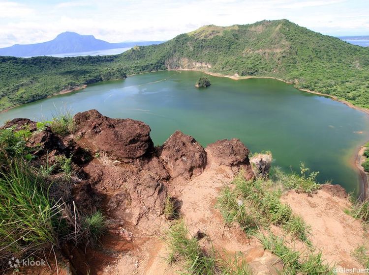 Taal trekking discount