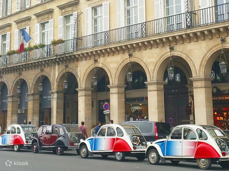 Paris: 1-Hour Vintage Citroen 2CV Tour