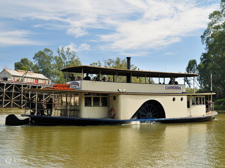 Paddle steamer outlet