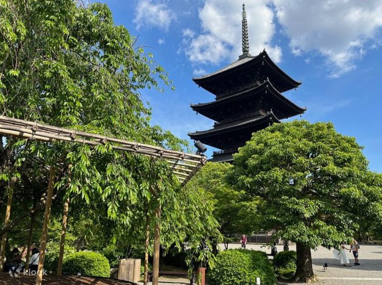 京都市、金閣寺、三十三間堂、五重塔プライベート ツアー | Klook