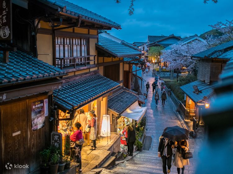 A Travel Guide To Kyoto - American and the Brit - Travel Couple