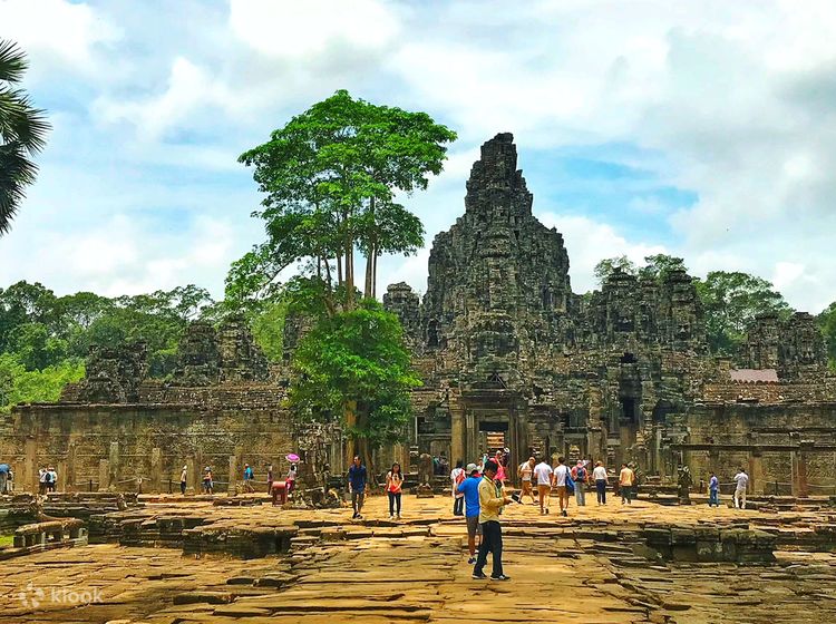 Khu Angkor: Khu Angkor đang là điểm đến hấp dẫn cho du khách để khám phá những di sản văn hóa phong phú và đồng thời có cơ hội tìm hiểu về lịch sử của đất nước Campuchia. Hãy cùng xem những hình ảnh đẹp và thành công trong việc bảo tồn và phát triển khu Angkor để biết thêm thông tin về điểm đến này.