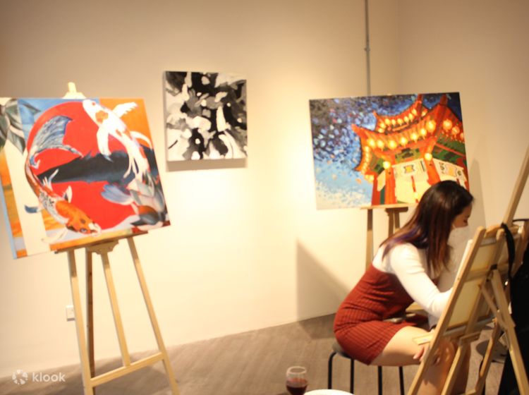 Nếu bạn đam mê nghệ thuật và muốn tìm hiểu thêm về các kỹ thuật vẽ và sơn thủ công, các hội thảo mỹ thuật là một cơ hội tuyệt vời để giao lưu và học hỏi. Hãy xem hình ảnh để khám phá những trải nghiệm hội thảo thú vị này.