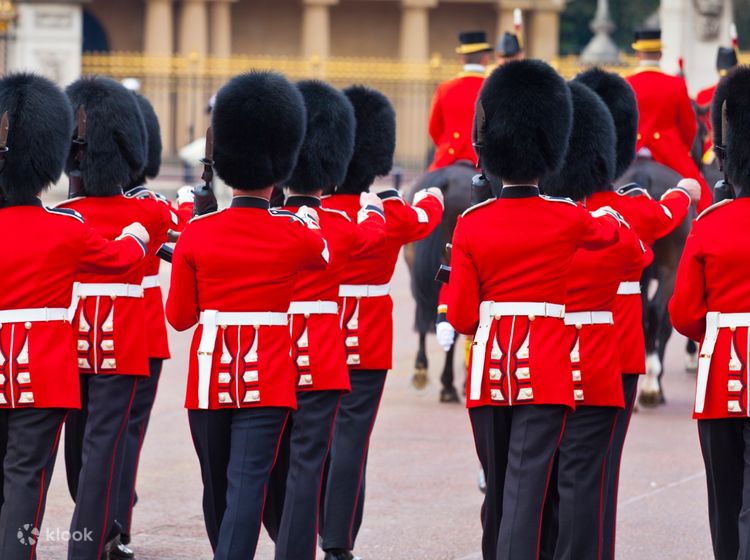 The Ultimate Guide to the Changing of the Guard at Buckingham Palace