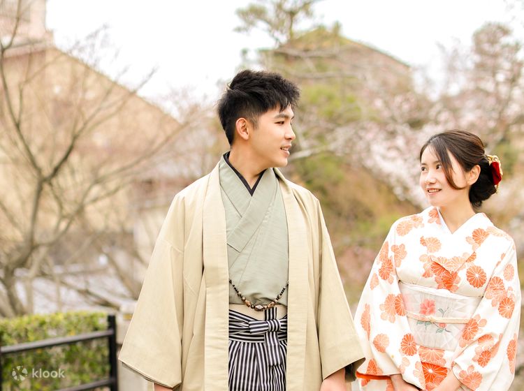 Japan - Couple wearing summer yukata robes in Kyoto