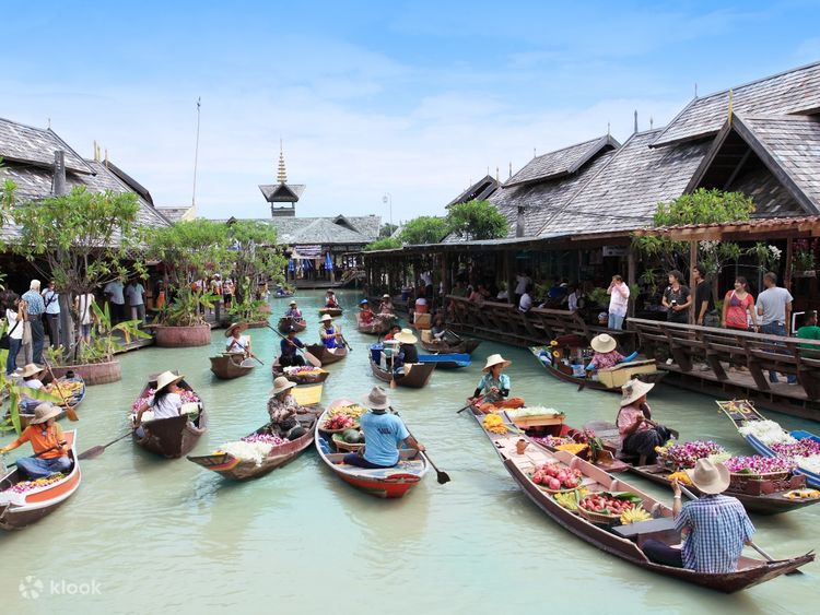 Inside the floating market pataya