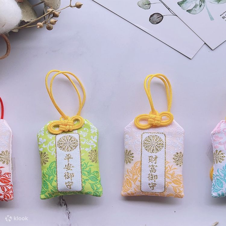 Bùa May Mắn Nhật Bản: Khám Phá Omamori và Ý Nghĩa Tâm Linh