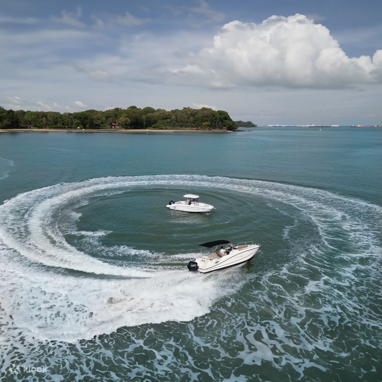 YachtCruiseSGによるF1シンガポールグランプリスピードボート