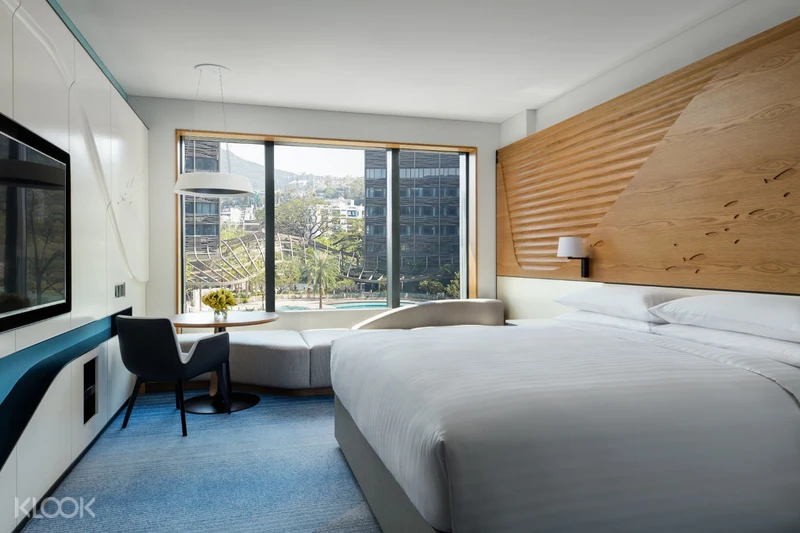 1 Night Accommodation With Breakfast And Laisun Dinner Credit At Hong Kong Ocean Park Marriott Hotel