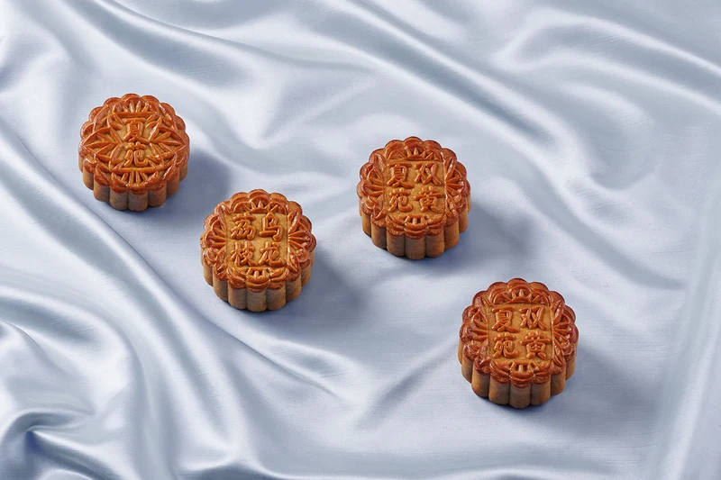 The Ritz-Carlton on X: Mooncakes are often eaten during the Mid