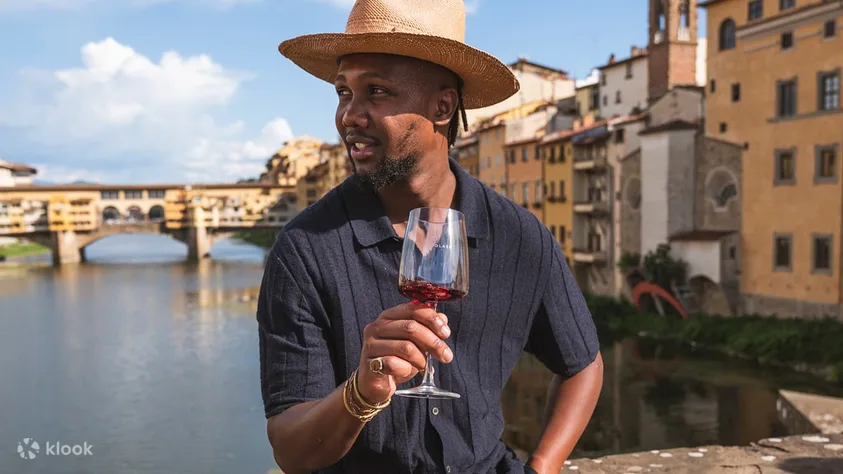 Wine-tasting experience in front of Ponte Vecchio