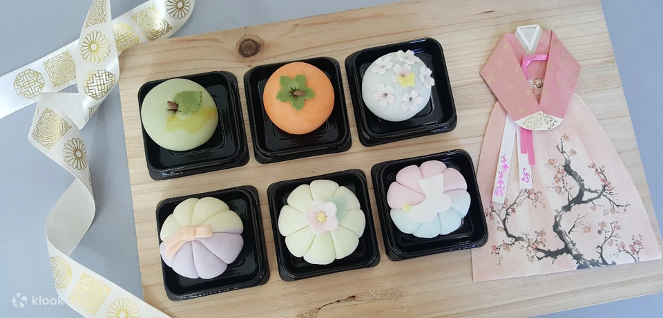 Korean Traditional Dessert Rice Cake Making Class