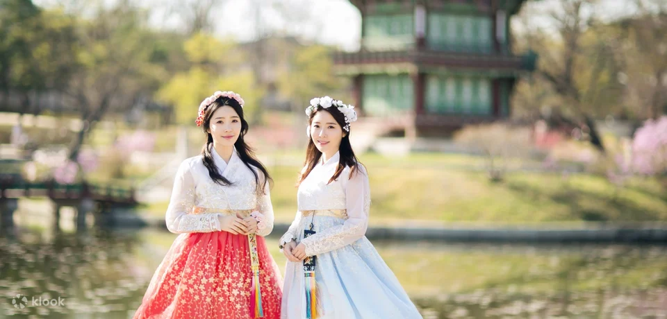 Hanbok Rental and Photoshoot Experience by Hanbok That Day