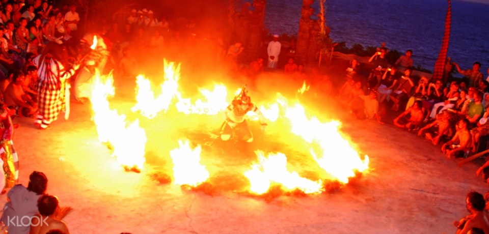 Tiket Tari Kecak dan Pertunjukan Api di Pura Uluwatu, Bali