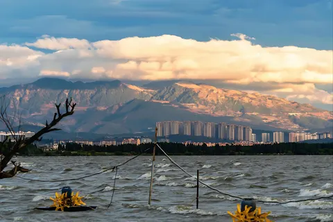 Kunming Stone Forest & Dianchi Lake Full-Day Tour