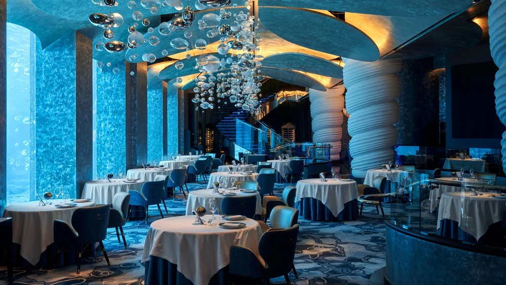 Vue aquarium depuis la salle d'Ossiano Dubai