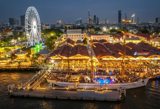 Asiatique The Riverfront - Park and Market