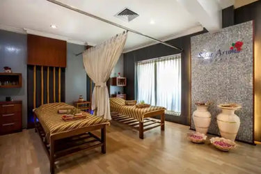 ulasan surabaya suites hotel powered by archipelago
